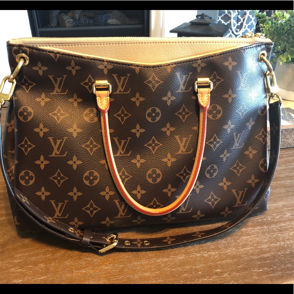 Louis Vuitton Pallas MM in Dune